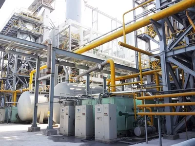 نظام نقل مغلق بالنيتروجين لمسحوق أستيلين الكربيد الجاف وخبث الكربيد، بسعة نقل تبلغ 42.5 طن/ساعة، لمسافة تزيد عن 600 متر، واحتواء المادة على رطوبة تزيد عن 10 بالمائة.