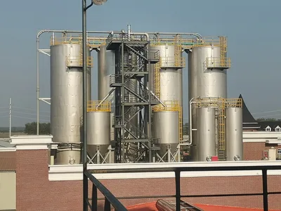 نظام متكامل لمادة PLA بسعة 300000 طن/سنة - يشمل النقل الهوائي، الخلط بالجاذبية، وأنظمة إزالة الغبار لضمان جودة منتج عالية وإنتاج مستمر بكفاءة قصوى