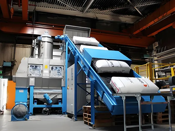 جهاز أوتوماتيكي لفتح الأكياس وفصل المحتوى عن التغليف